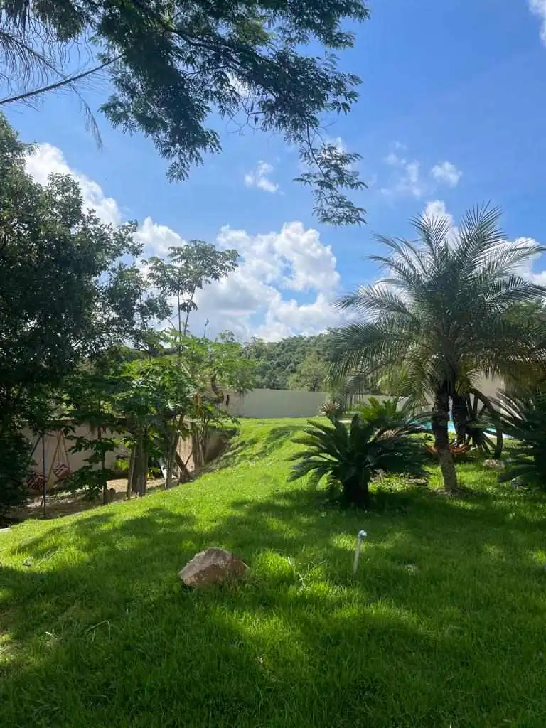 Jardim e área verde da clínica em Contagem